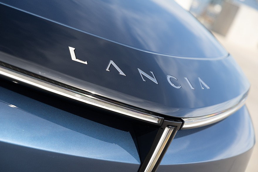 Новая Lancia Gamma: старт продаж в Италии, есть полноприводная версия HF Integrale
