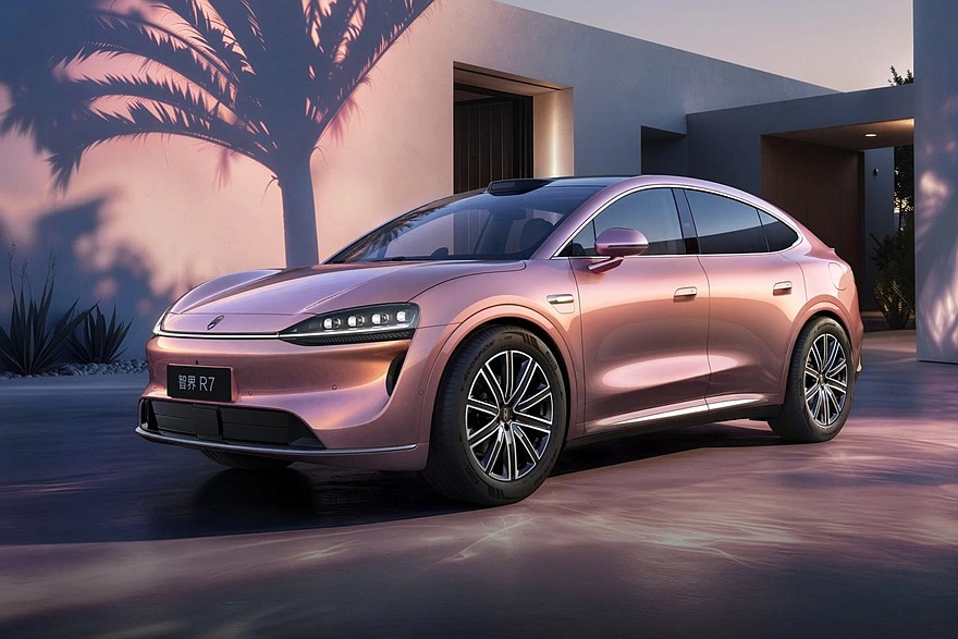 Обновлённый купеобразный Luxeed R7 от Chery и Huawei дебютировал с урезанной гаммой