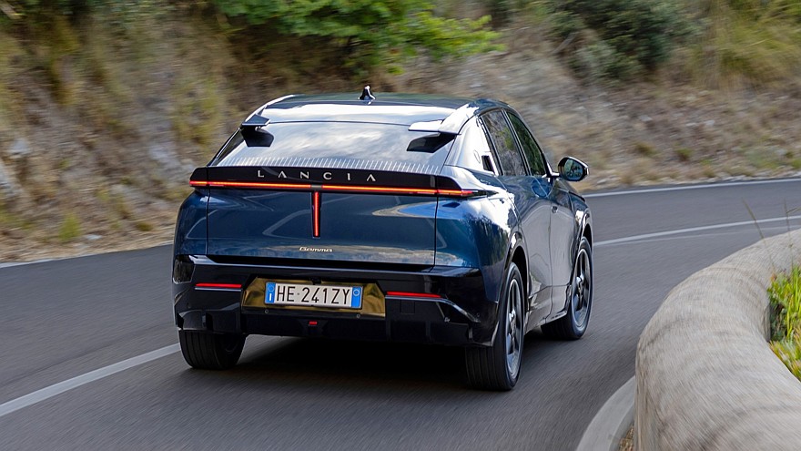 Новая Lancia Gamma: старт продаж в Италии, есть полноприводная версия HF Integrale