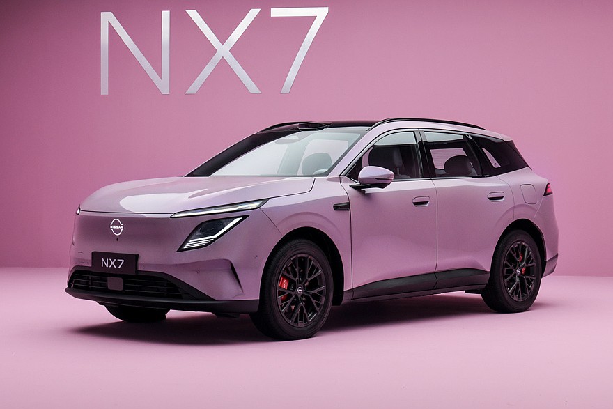 Младший кроссовер Nissan NX7 показал свой интерьер