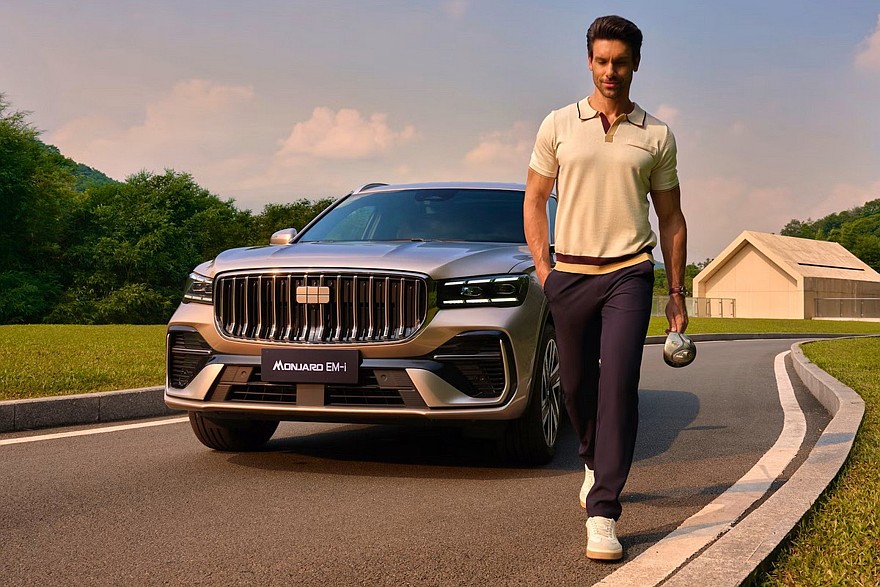 Гибридный Geely Monjaro EM-i с новым салоном едет в Европу