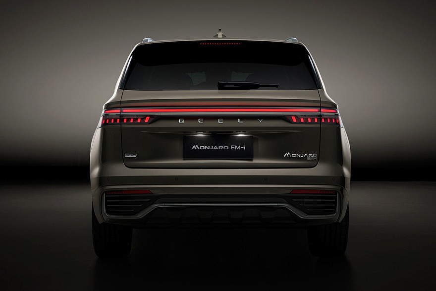 Гибридный Geely Monjaro EM-i с новым салоном едет в Европу