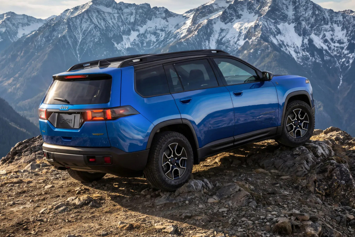 Jeep Cherokee Trailhawk: увеличенный клиренс, &laquo;понижайка&raquo; и... глянец