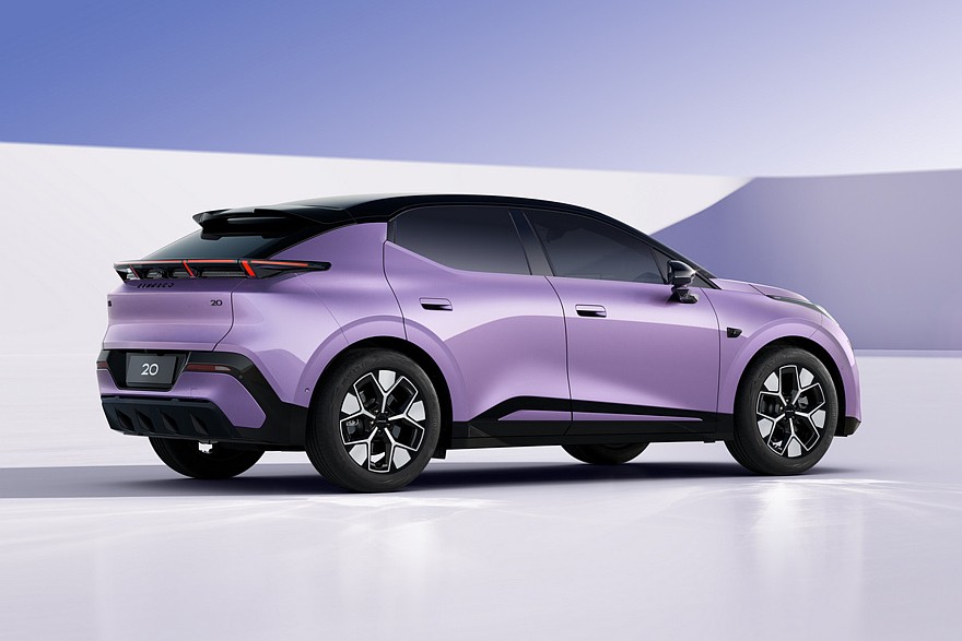 Кроссовер Lynk & Co 20 на замену Z20: другой дизайн и новая начинка