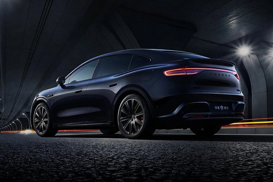 Обновлённый купеобразный Luxeed R7 от Chery и Huawei дебютировал с урезанной гаммой