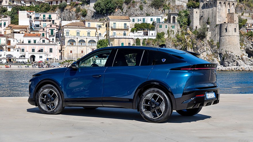 Новая Lancia Gamma: старт продаж в Италии, есть полноприводная версия HF Integrale