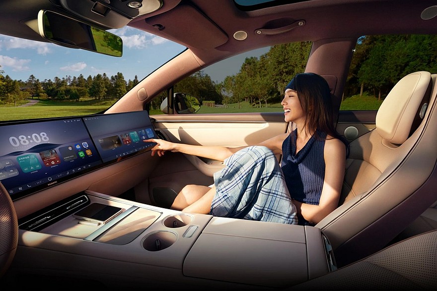 Обновлённый купеобразный Luxeed R7 от Chery и Huawei дебютировал с урезанной гаммой