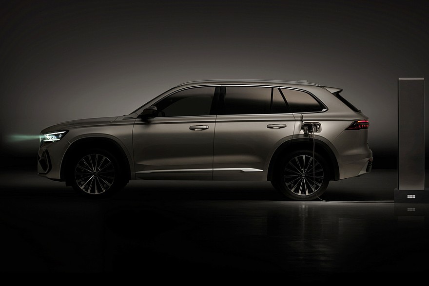 Гибридный Geely Monjaro EM-i с новым салоном едет в Европу