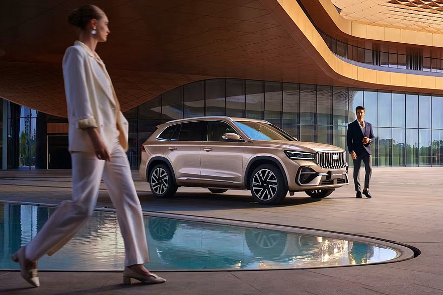 Гибридный Geely Monjaro EM-i с новым салоном едет в Европу