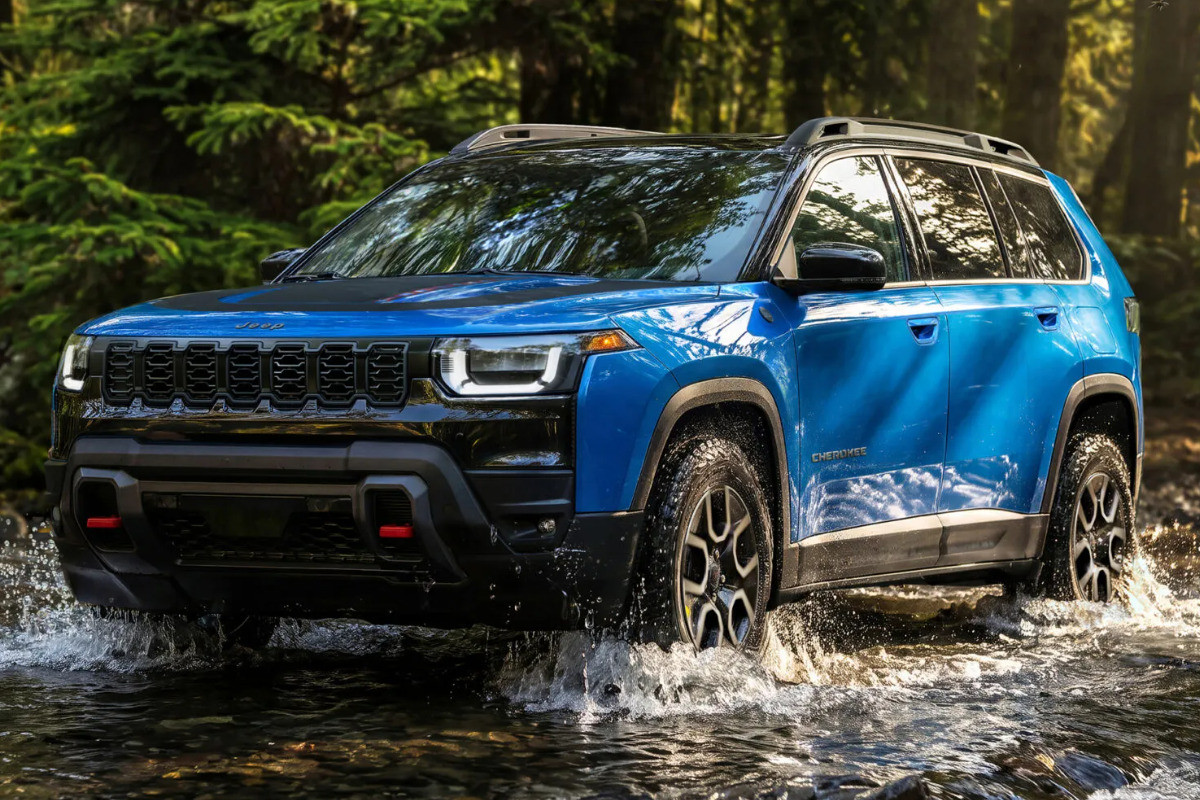 Jeep Cherokee Trailhawk: увеличенный клиренс, &laquo;понижайка&raquo; и... глянец
