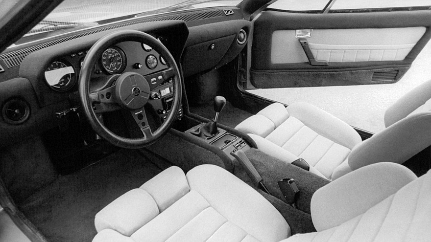 Заднемоторное купе Alpine A310 возродилось в виде электромобиля с эстетикой 1970-х