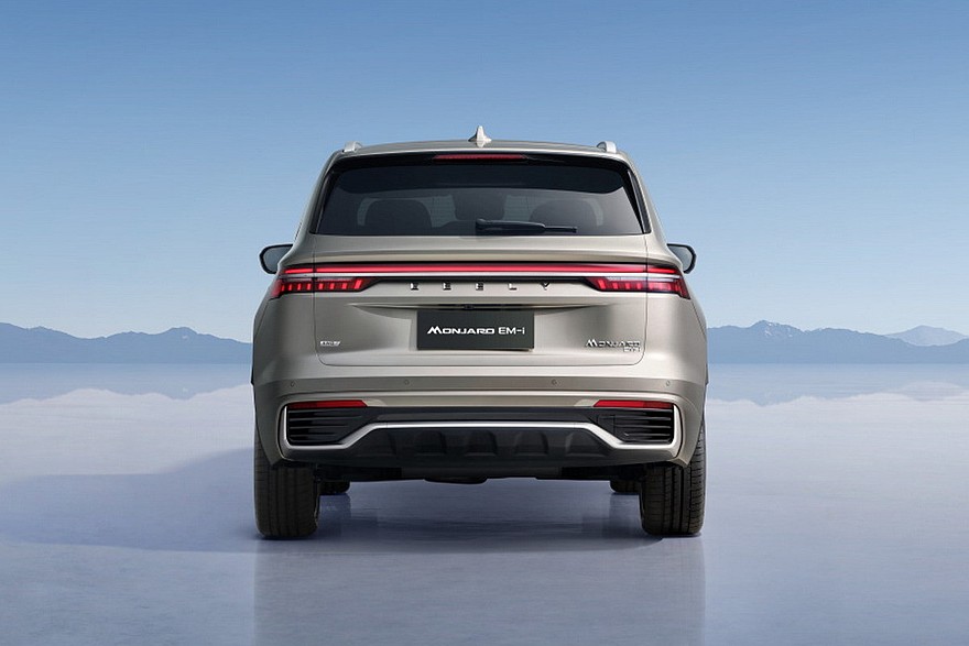 Гибридный Geely Monjaro EM-i с новым салоном едет в Европу