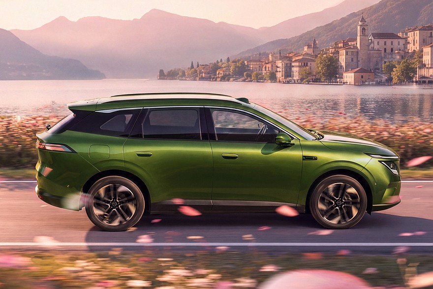 Младший кроссовер Nissan NX7 показал свой интерьер