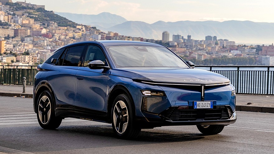 Новая Lancia Gamma: старт продаж в Италии, есть полноприводная версия HF Integrale