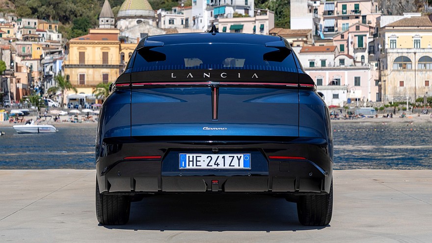 Новая Lancia Gamma: старт продаж в Италии, есть полноприводная версия HF Integrale