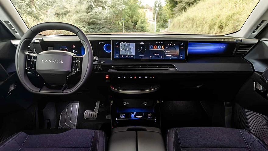 Новая Lancia Gamma: старт продаж в Италии, есть полноприводная версия HF Integrale