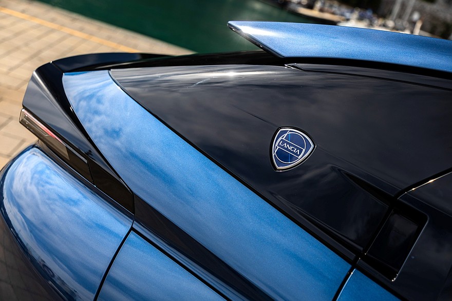 Новая Lancia Gamma: старт продаж в Италии, есть полноприводная версия HF Integrale